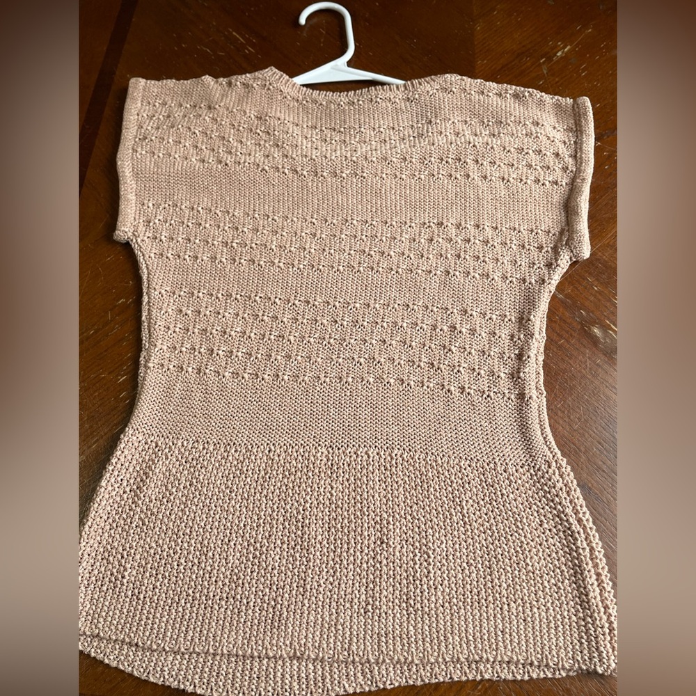 Willi Smith crochet  sleeveless top sz M
Creamy taupe